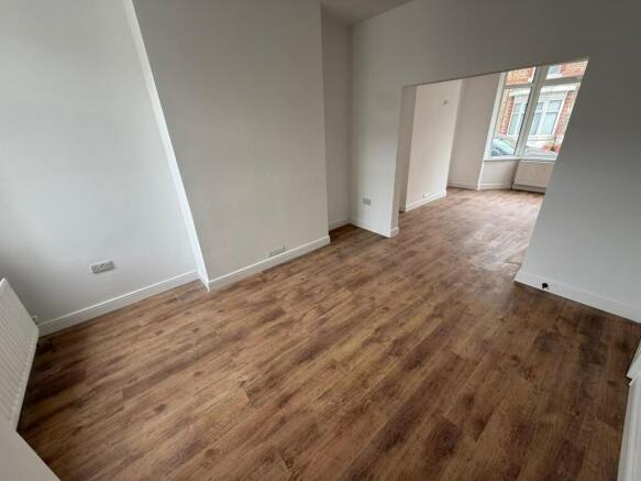 2 bed Terraced to rent Image 4