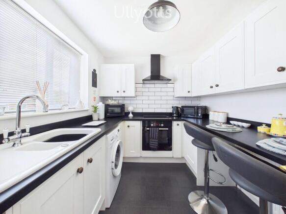 1 bed Semi-Detached Bungalow for sale Image 4