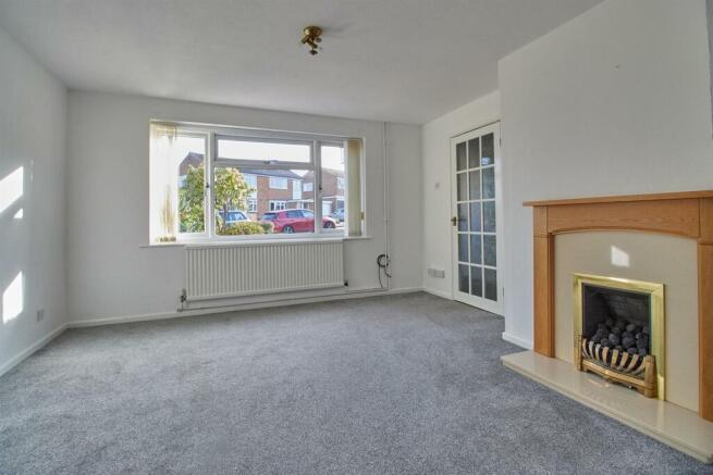 FRONT LOUNGE
