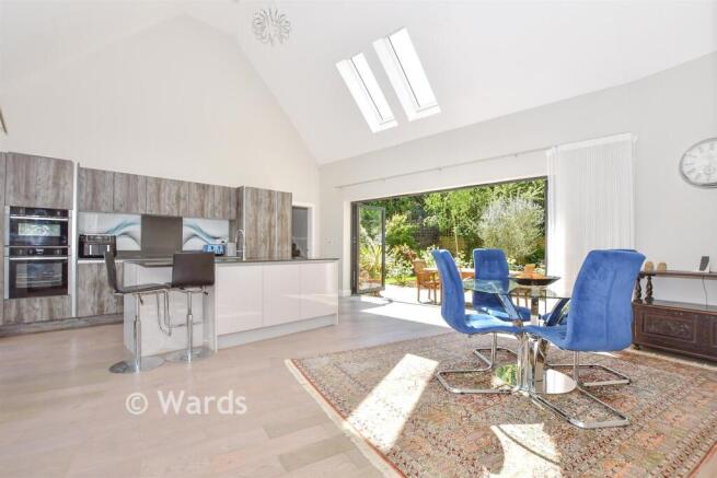 Kitchen/ Breakfast Room