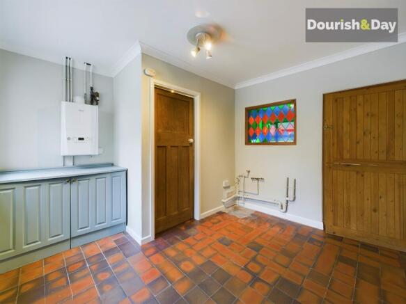Entrance Hallway / Guest WC
