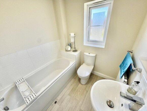 4 bed Detached for sale Image 7