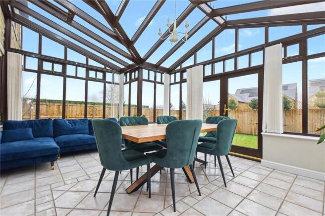 The Nook, Tingley, Wakefield, West Yorkshire – další