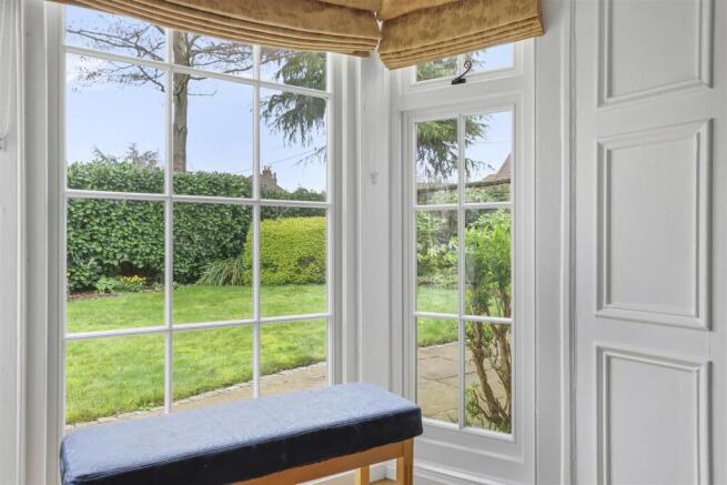 5 bed Detached for sale Image 5
