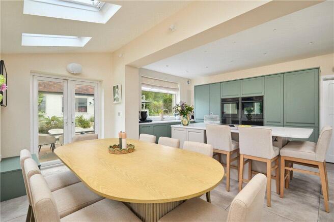 5 bed Detached for sale Image 5