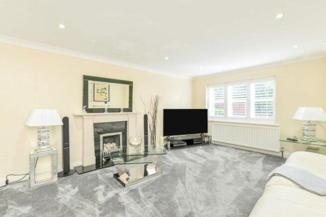 Hammondstreet Road - Living Room
