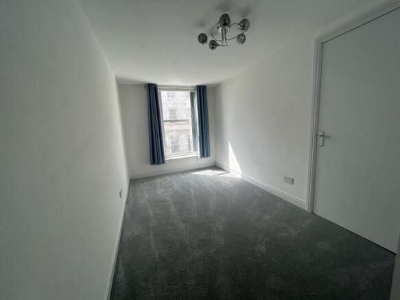 3 bed Maisonette to rent Image 8