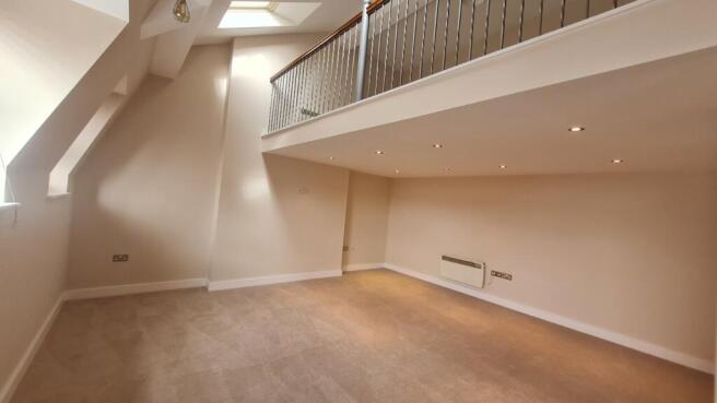 2 bed Flat to rent Image 5
