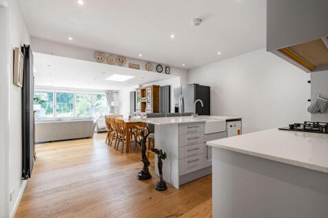 Warenne Road, Fetcham, KT22