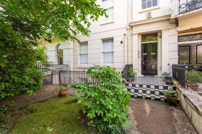 Montpelier Crescent, Brighton photo 5