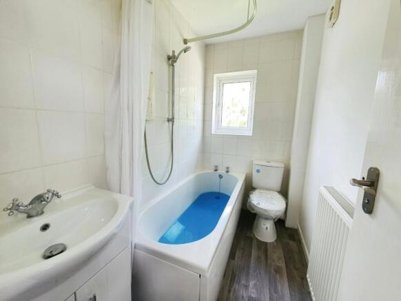 2 bed Semi-Detached to rent Image 8