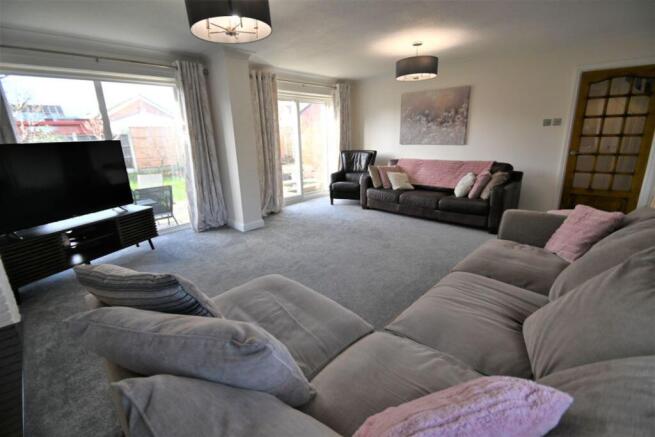 4 bed Detached for sale Image 12