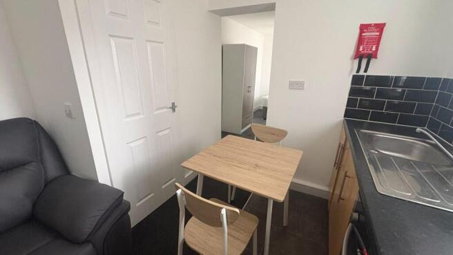 1 bed Flat to rent Image 2