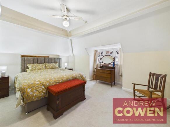2 bed Flat for sale Image 11