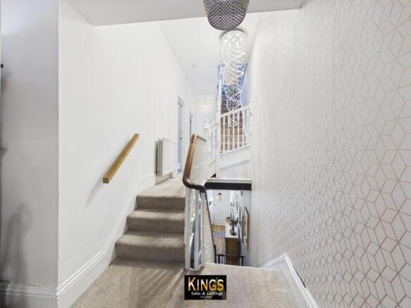5 bed Town House for sale Image 11