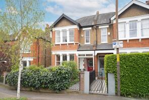 36, Ruskin Walk, London SE24 9LZ