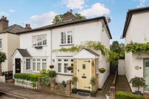 48, Thistlecroft Road, Hersham, Walton-on-thames KT12 5QZ