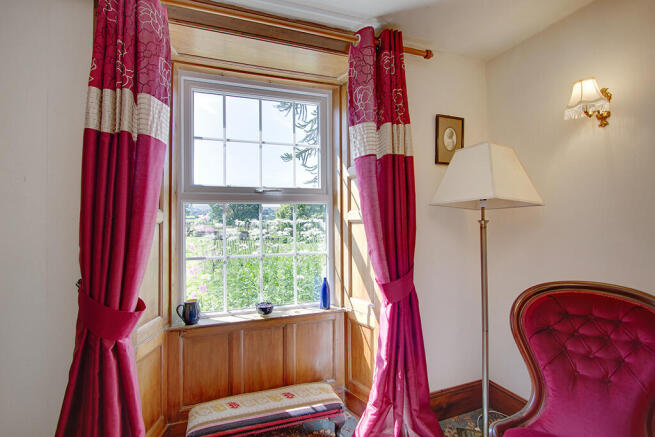 4 bed House for sale Image 8