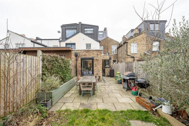 Esther Road E11