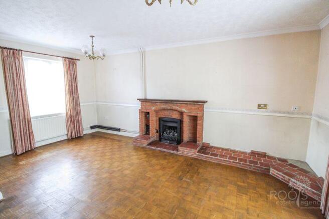 Living room pic 1