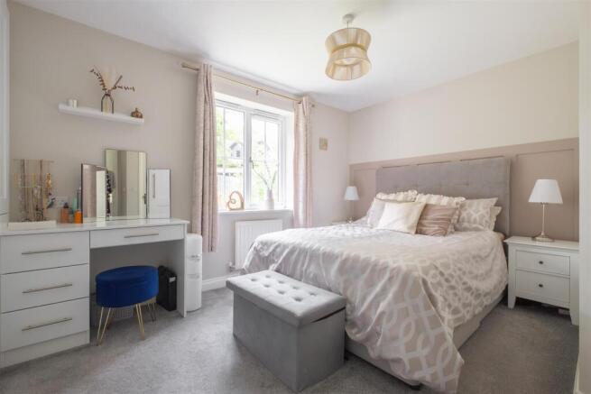 4 bed Detached for sale Image 11