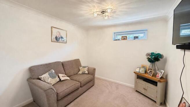 4 bed Detached for sale Image 8
