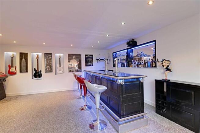 GAMES ROOM / BAR / HOME OFFCE