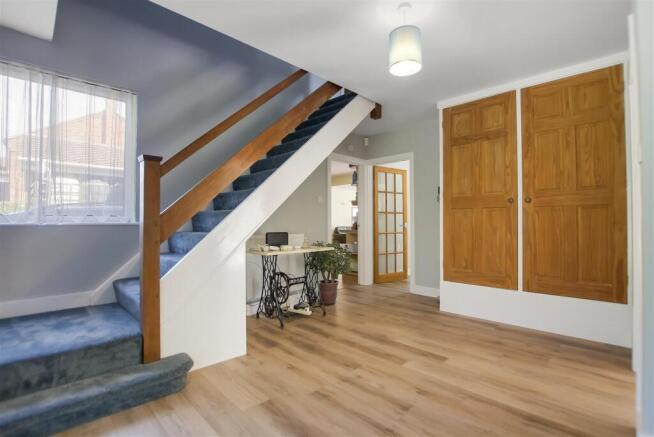 4 bed Detached for sale Image 7