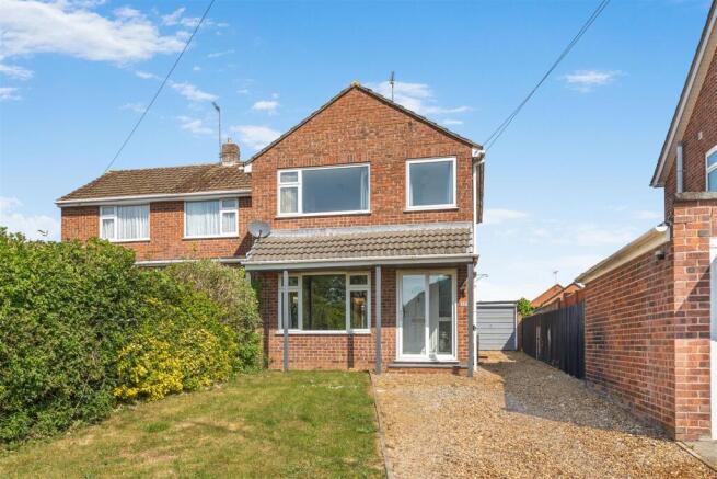 40 Riley Drive, Banbury-2.jpg