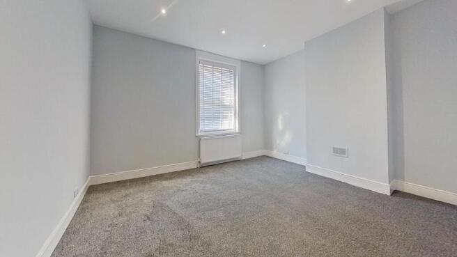 3 bed Terraced to rent Image 4