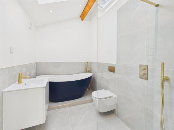 3 bed House for sale Image 10
