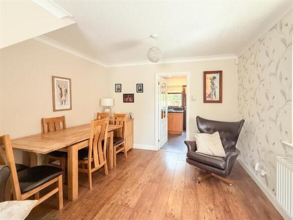 LIVING/DINING ROOM