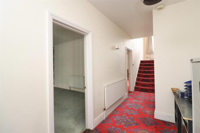 5 bed Semi-Detached for sale Image 7