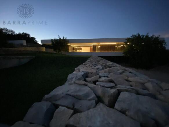 3+1 bedroom villa of contemporary architecture with sea views in Santa Bárbara