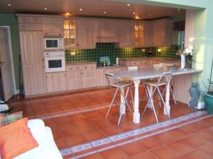 KITCHEN/CONSERVATORY