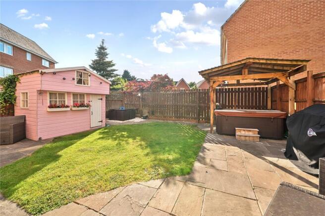 5 bed Link Detached House for sale Image 11
