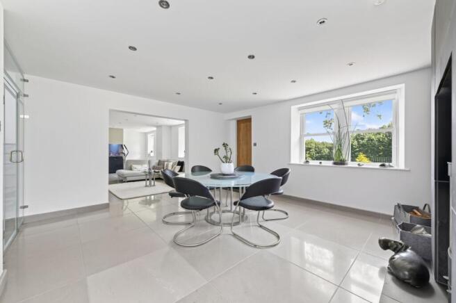 4 bed Detached for sale Image 7