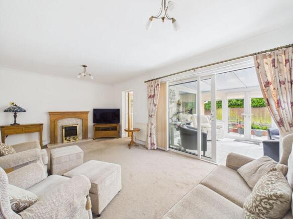 Leslie Grove, Calverton, Nottingham - More