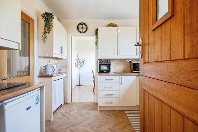 3 bed Semi-Detached for sale Image 8