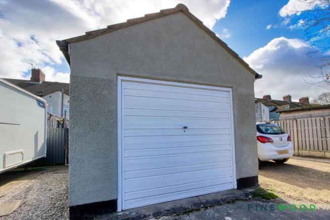 DETACHED GARAGE/STORE