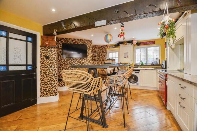 3 bed Terraced for sale Image 5