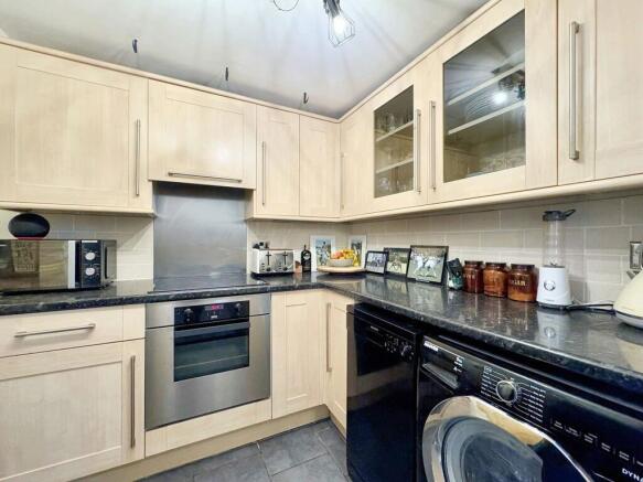 3 bed Terraced for sale Image 6