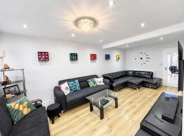 Kingston Avenue, Bedfont photo 4