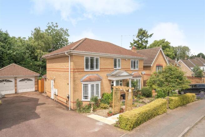 4 Old Oak Drive, Silverstone