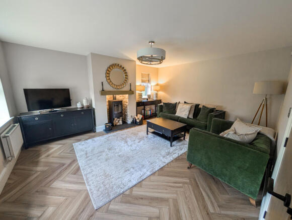 5 bed Detached for sale Image 4
