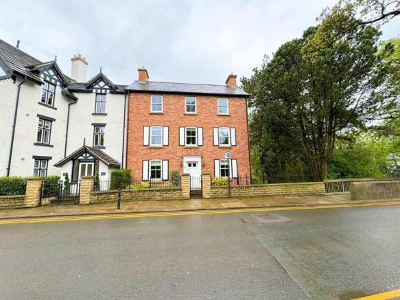 2-bed house on The Village, Prestbury, SK10, £675,000