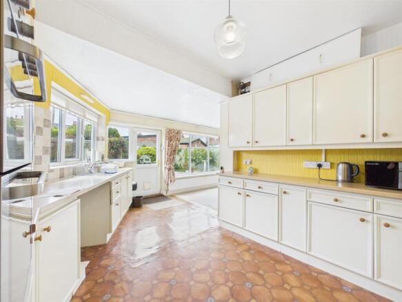 3 bed Detached for sale Image 5
