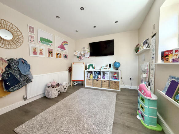 4 bed Detached for sale Image 12