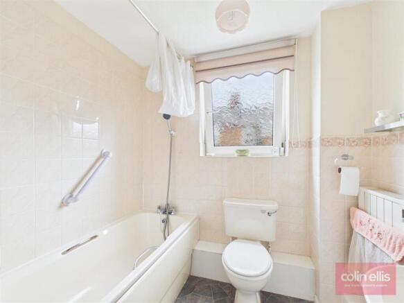 2 bed Flat for sale Image 11