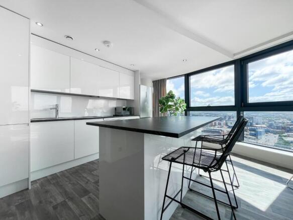 2 bed Flat to rent Image 12